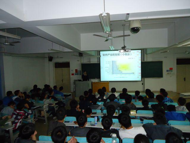 m88开展新生学风建设报告会