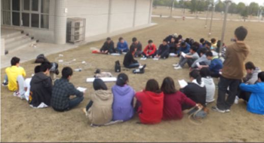 m882011级01班召开班会