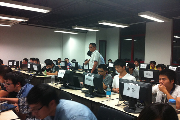 m88赴校外实训基地并看望实训员工